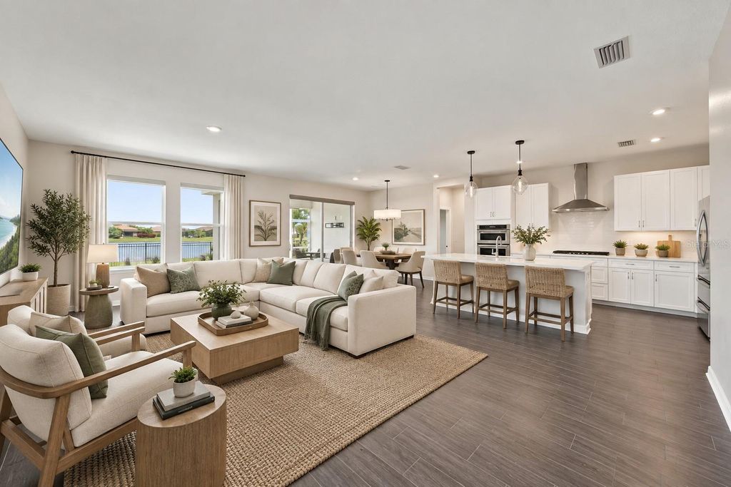 Image 11 of property listing at 13240 SAW PALM CRK, Bradenton, FL 34211