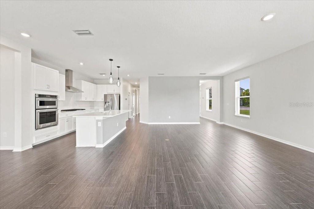Image 12 of property listing at 13240 SAW PALM CRK, Bradenton, FL 34211