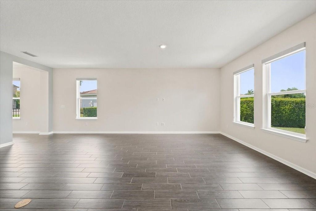 Image 13 of property listing at 13240 SAW PALM CRK, Bradenton, FL 34211
