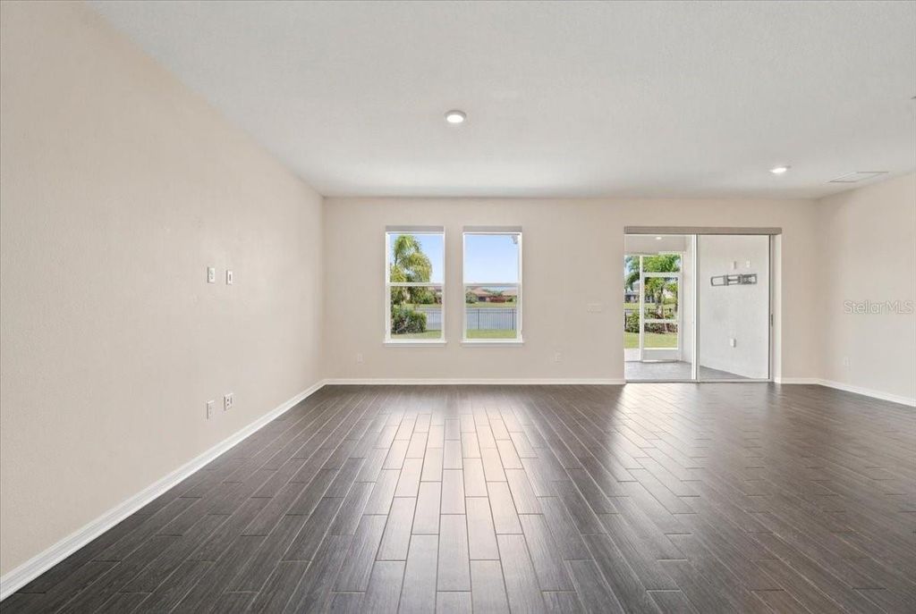 Image 15 of property listing at 13240 SAW PALM CRK, Bradenton, FL 34211