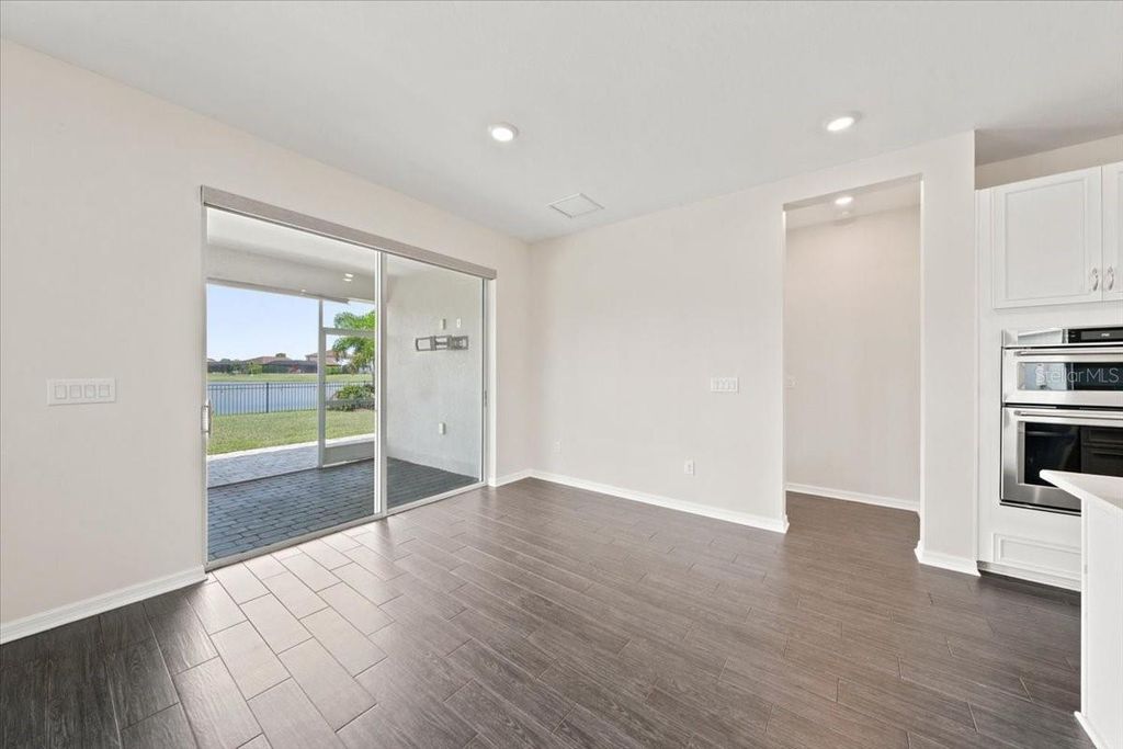 Image 16 of property listing at 13240 SAW PALM CRK, Bradenton, FL 34211