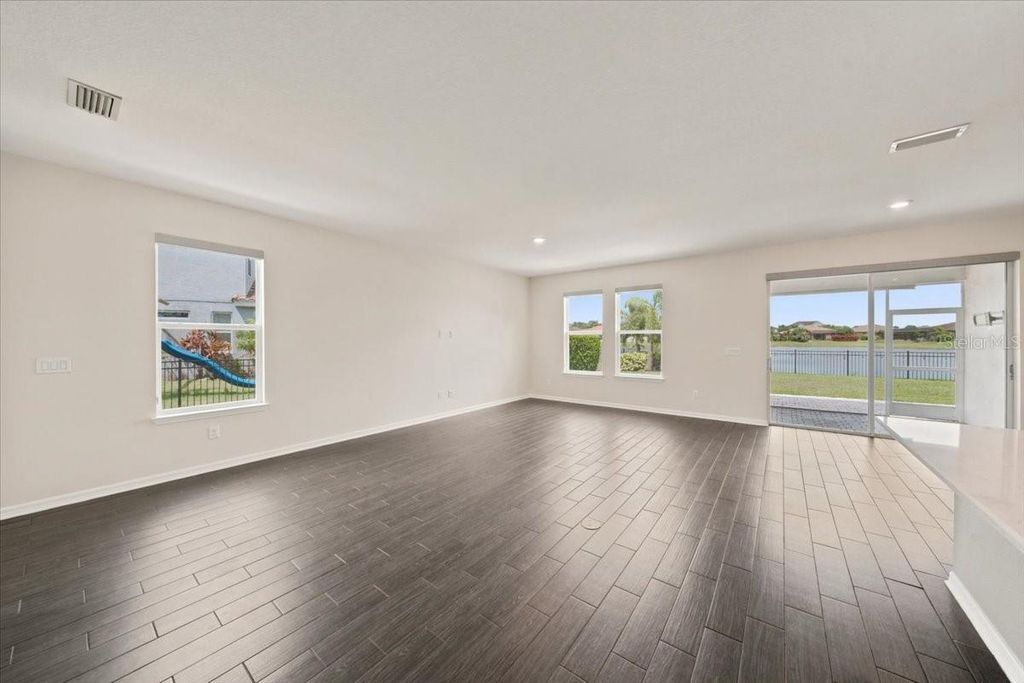 Image 18 of property listing at 13240 SAW PALM CRK, Bradenton, FL 34211