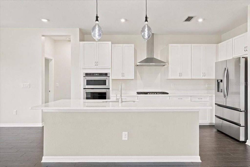 Image 20 of property listing at 13240 SAW PALM CRK, Bradenton, FL 34211
