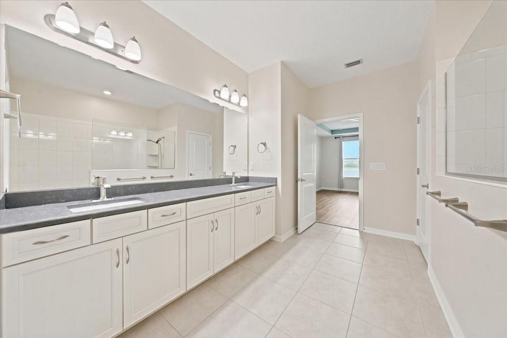 Image 29 of property listing at 13240 SAW PALM CRK, Bradenton, FL 34211