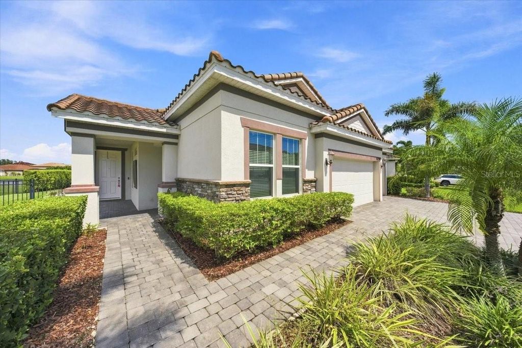 Image 4 of property listing at 13240 SAW PALM CRK, Bradenton, FL 34211