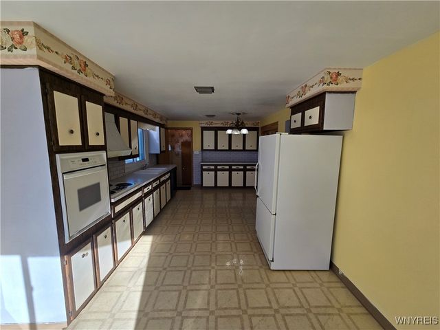 39 Lennox Avenue, Amherst, NY 14226