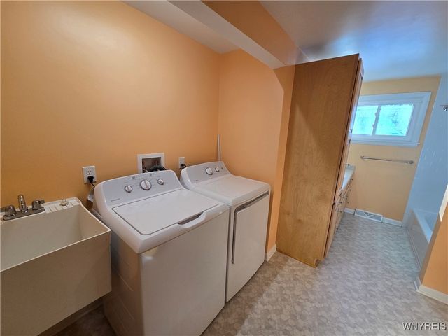 39 Lennox Avenue, Amherst, NY 14226