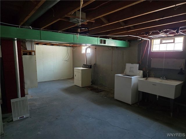 39 Lennox Avenue, Amherst, NY 14226