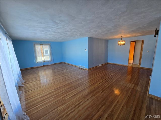 39 Lennox Avenue, Amherst, NY 14226