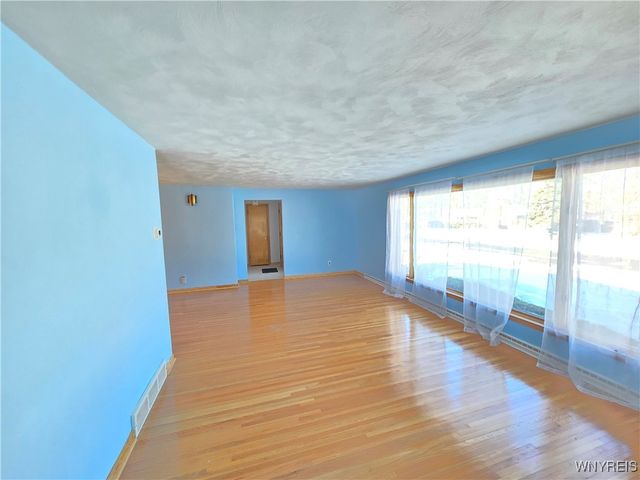 39 Lennox Avenue, Amherst, NY 14226