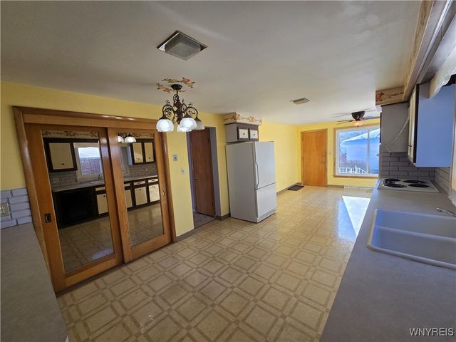 39 Lennox Avenue, Amherst, NY 14226