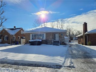 39 Lennox Avenue, Amherst, NY 14226