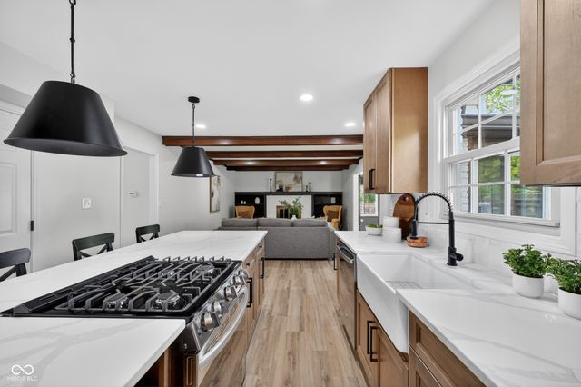 10511 E Lakeshore Drive, Carmel, IN 46033