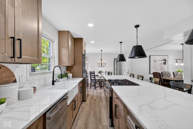 10511 E Lakeshore Drive, Carmel, IN 46033