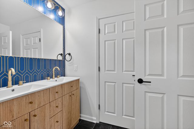 10511 E Lakeshore Drive, Carmel, IN 46033