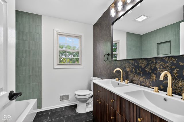 10511 E Lakeshore Drive, Carmel, IN 46033