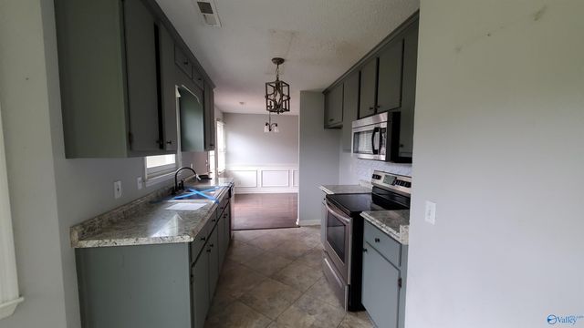 121 Cooper Drive, Huntsville, AL 35811