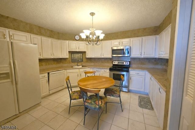 1527 Harmon Cove Tower, Secaucus Town, NJ 07094