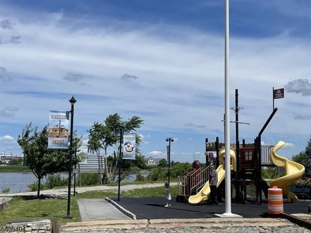 1527 Harmon Cove Tower, Secaucus Town, NJ 07094