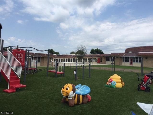 1527 Harmon Cove Tower, Secaucus Town, NJ 07094