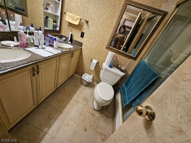 1527 Harmon Cove Tower, Secaucus Town, NJ 07094