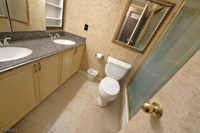 1527 Harmon Cove Tower, Secaucus Town, NJ 07094