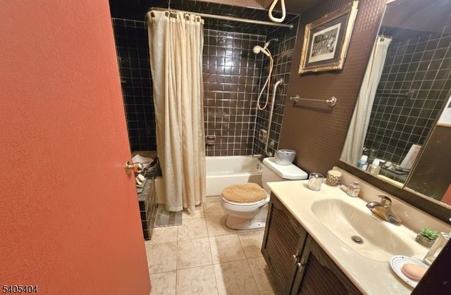 1527 Harmon Cove Tower, Secaucus Town, NJ 07094