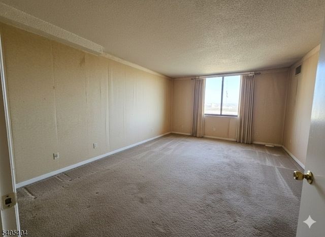 1527 Harmon Cove Tower, Secaucus Town, NJ 07094