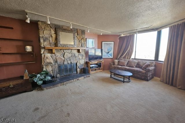 1527 Harmon Cove Tower, Secaucus Town, NJ 07094