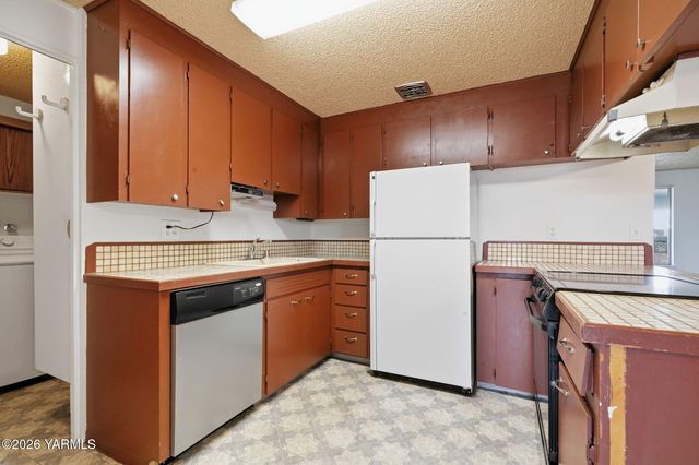 819 N 18th Ave, Yakima, WA 98902