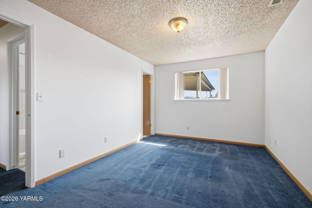 819 N 18th Ave, Yakima, WA 98902