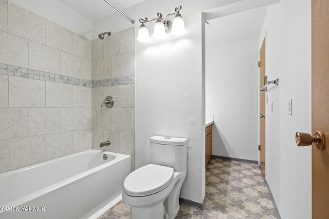 819 N 18th Ave, Yakima, WA 98902