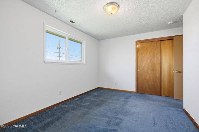 819 N 18th Ave, Yakima, WA 98902