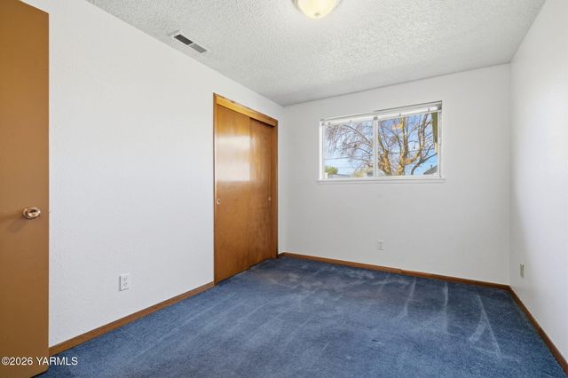 819 N 18th Ave, Yakima, WA 98902