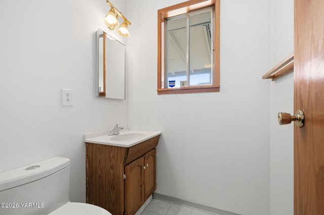 819 N 18th Ave, Yakima, WA 98902