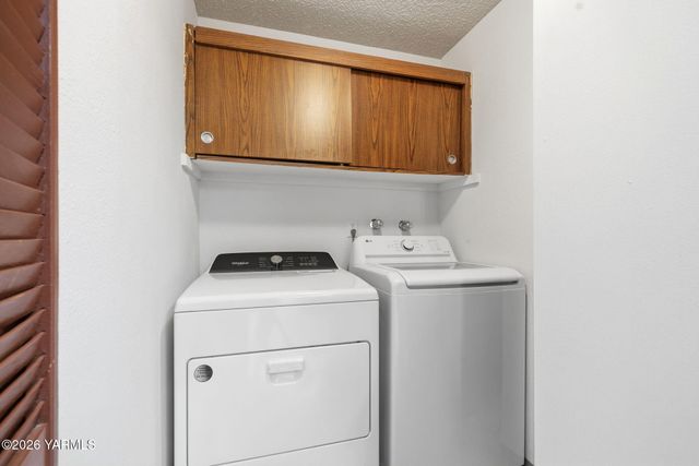 819 N 18th Ave, Yakima, WA 98902