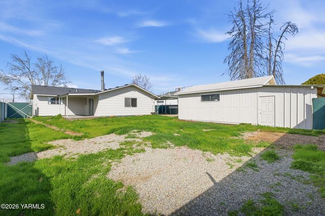 819 N 18th Ave, Yakima, WA 98902