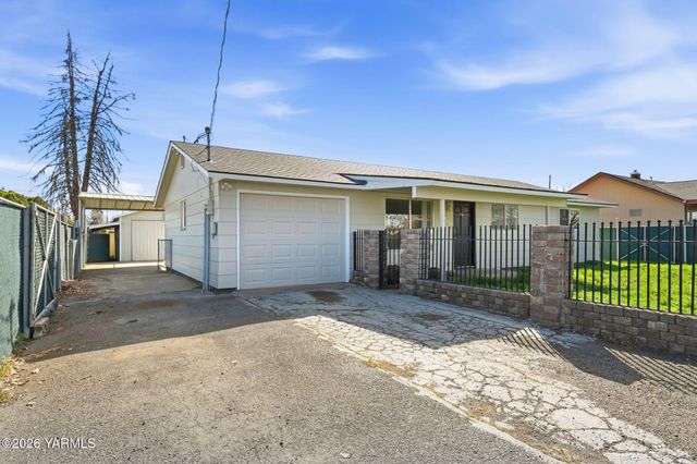 819 N 18th Ave, Yakima, WA 98902