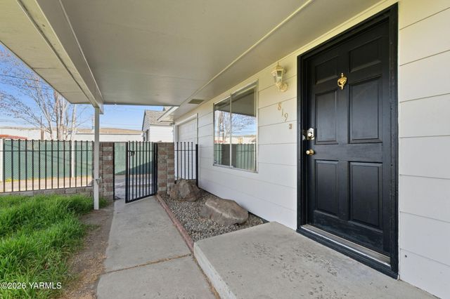 819 N 18th Ave, Yakima, WA 98902
