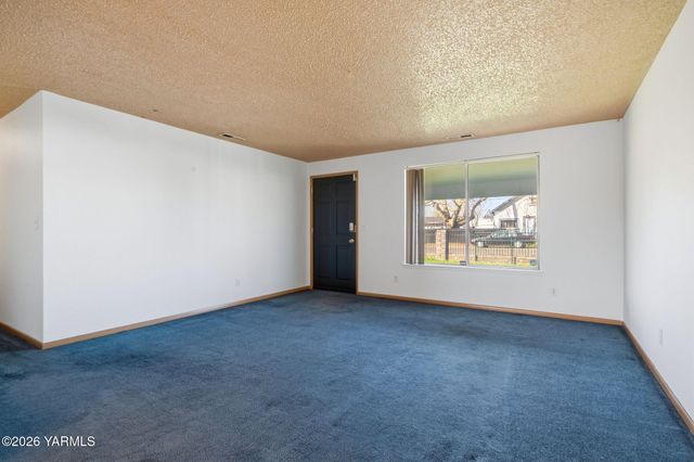 819 N 18th Ave, Yakima, WA 98902