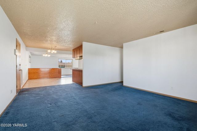 819 N 18th Ave, Yakima, WA 98902