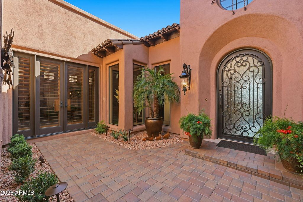 Image 11 of property listing at 10424 N VILLA RIDGE Court, Fountain Hills, AZ 85268