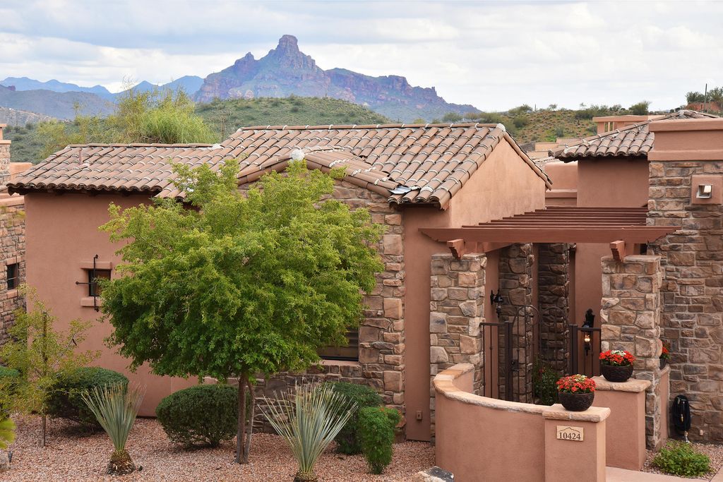 Image 2 of property listing at 10424 N VILLA RIDGE Court, Fountain Hills, AZ 85268