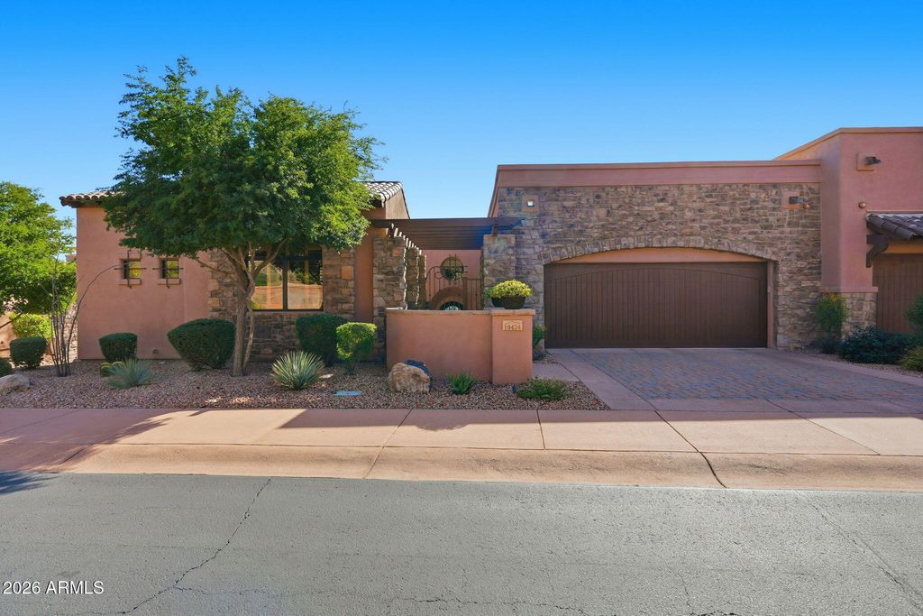 Image 6 of property listing at 10424 N VILLA RIDGE Court, Fountain Hills, AZ 85268