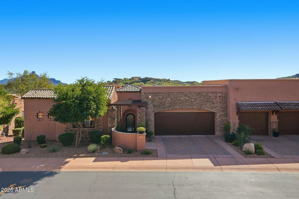 Image 7 of property listing at 10424 N VILLA RIDGE Court, Fountain Hills, AZ 85268