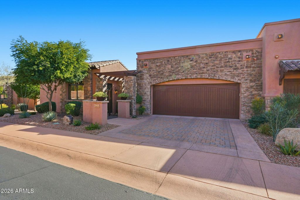 Image 8 of property listing at 10424 N VILLA RIDGE Court, Fountain Hills, AZ 85268