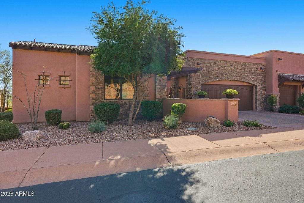 Image 9 of property listing at 10424 N VILLA RIDGE Court, Fountain Hills, AZ 85268