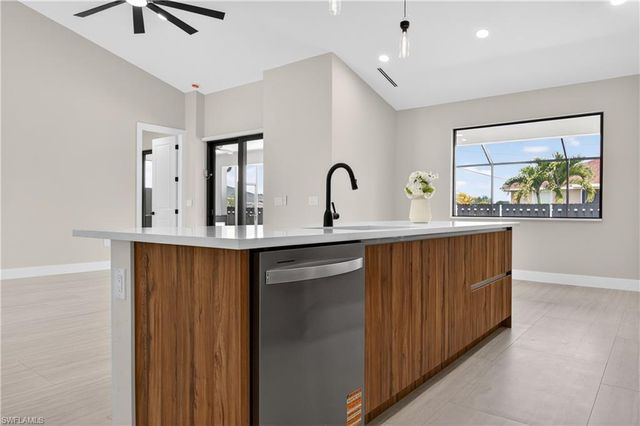 741 SW 7th TER, Cape Coral, FL 33991
