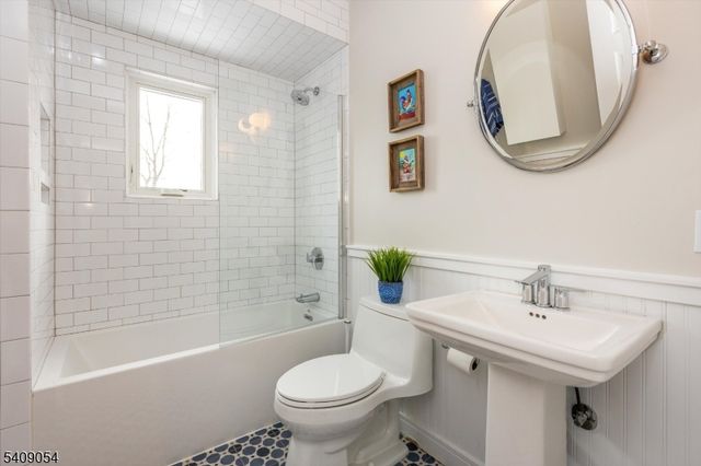 381 Essex Ave, Bloomfield Twp., NJ 07003