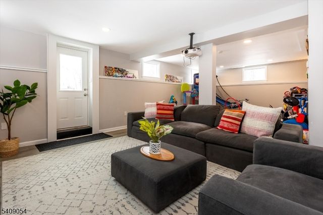 381 Essex Ave, Bloomfield Twp., NJ 07003